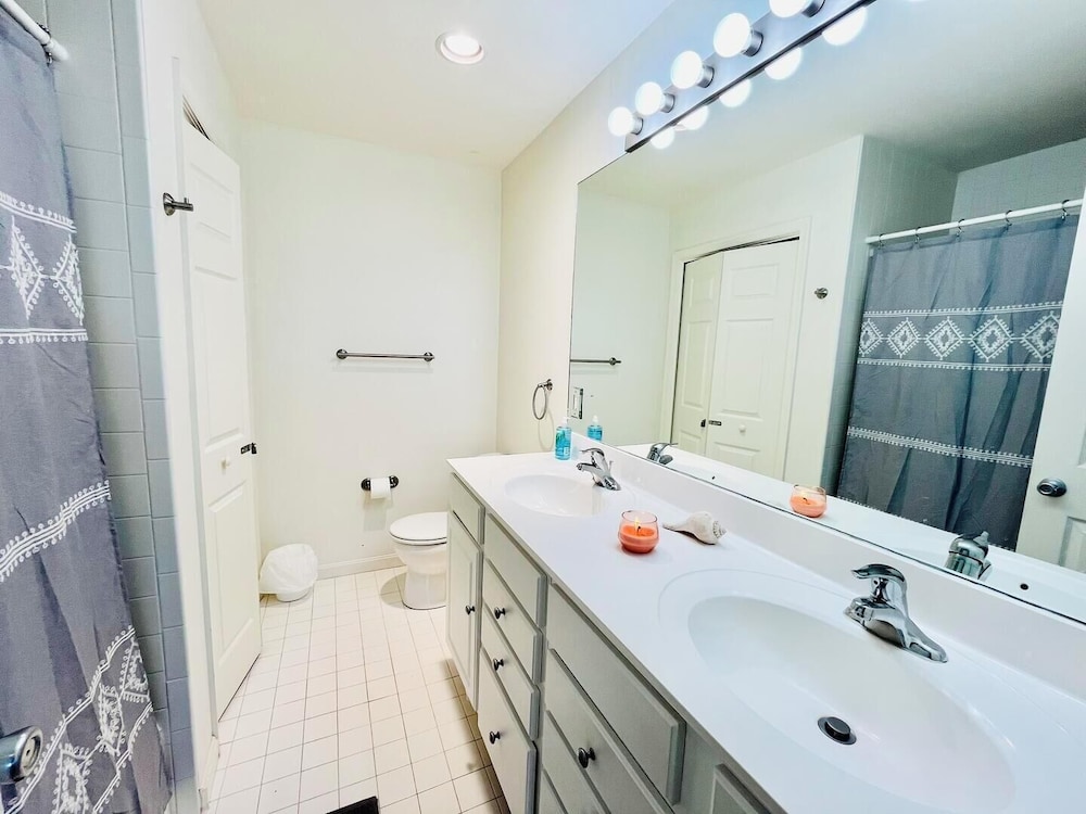 Collins Avenue 4