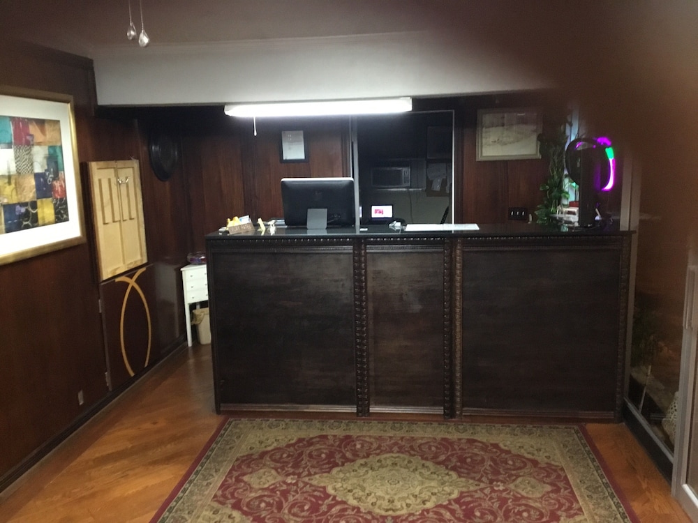 American Inn and Suites