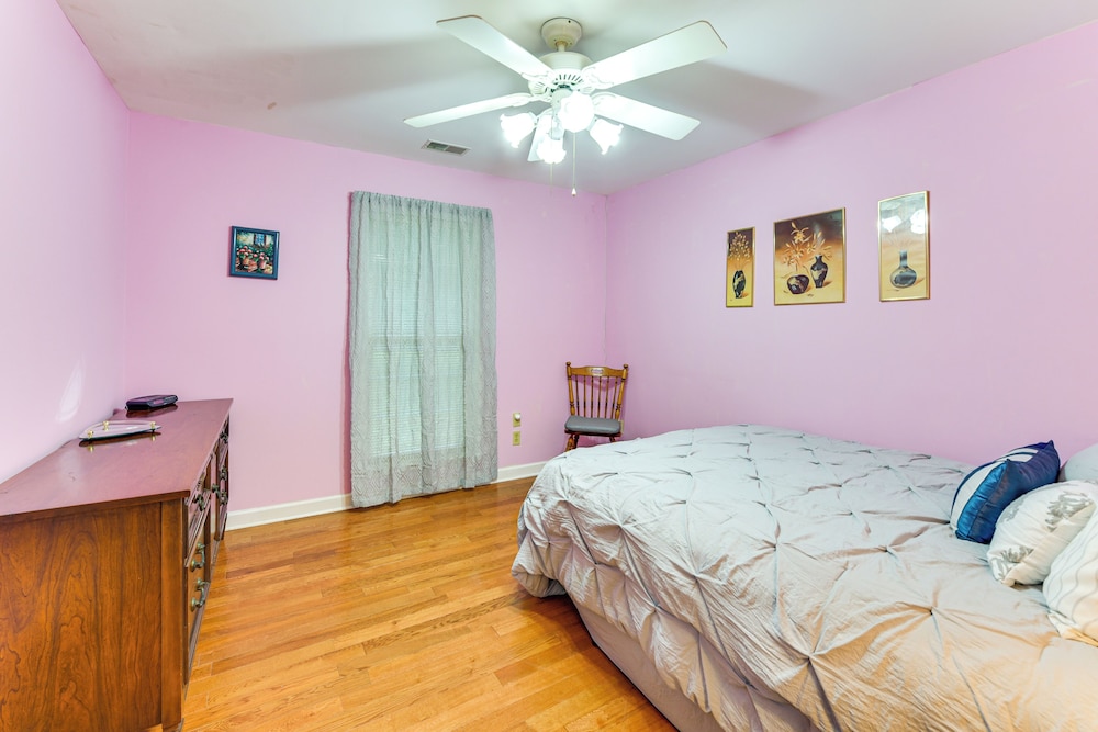 3 Mi to Historic Dtwn: Family Retreat in Beaufort!