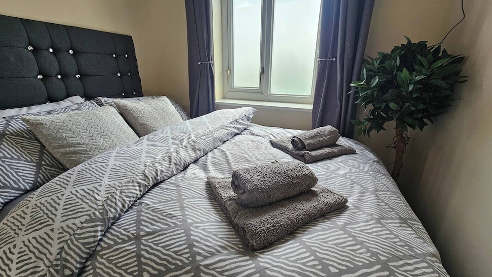 Charming 3-bedroom Home in Doncaster, Perfect for Family, Friends & Contractors