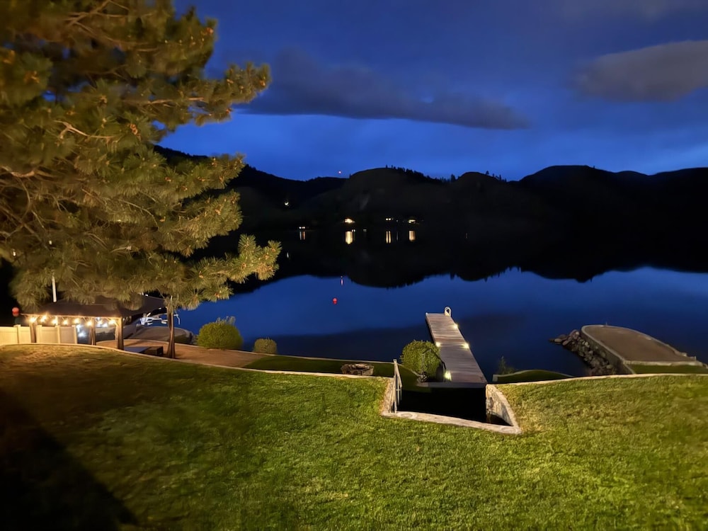 Skaha Lakefront Inn