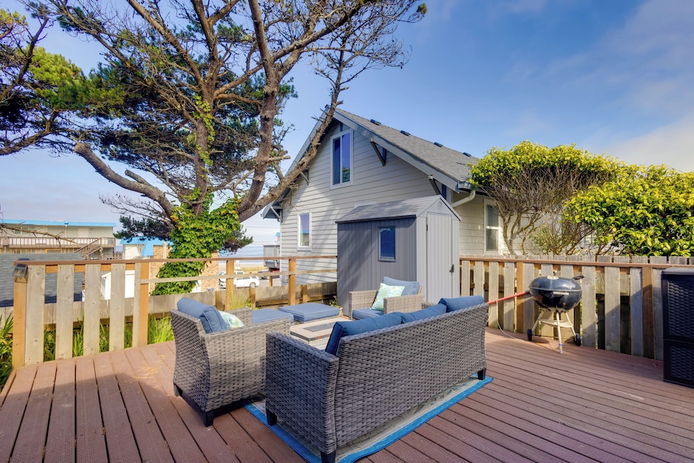 Walk to Shore: Rockaway Beach Retreat w/ Hot Tub!