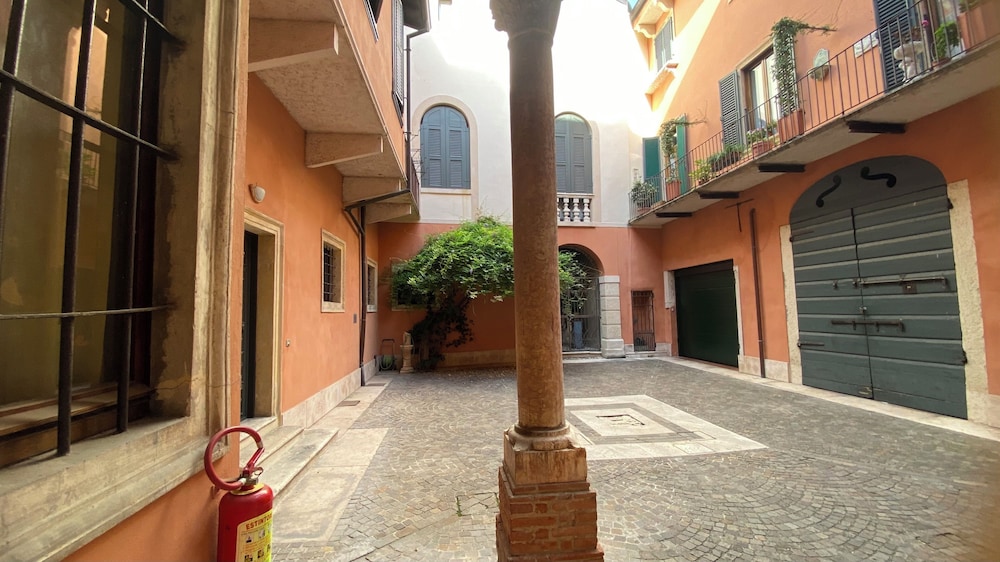 Verona Vacations - RESIDENZA MONTALTI - Property Image 3