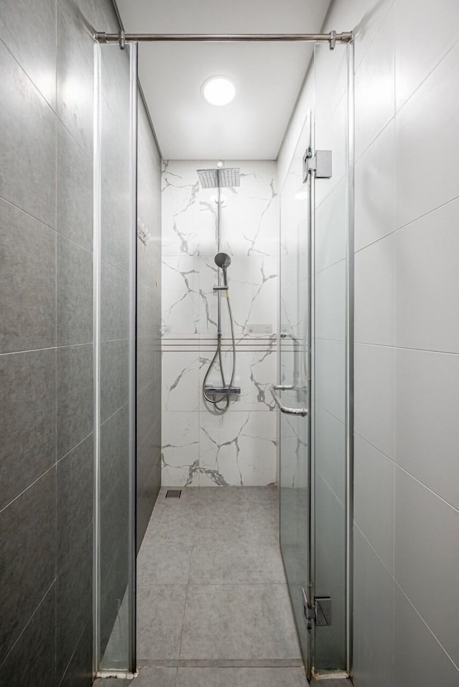 Luxury Sunwah Apartment near Landmark 81 - City View