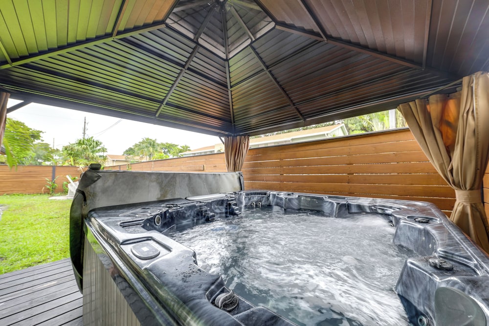 4 Mi to Beach: Modern Condo in Wilton Manors