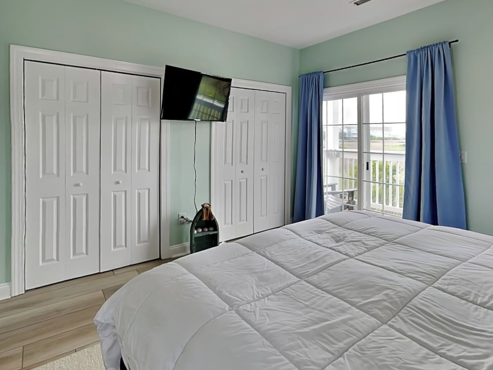Otter Oasis by Topsail Realty