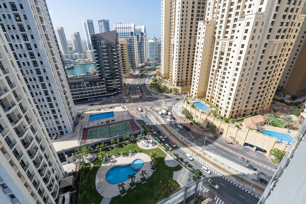 Refined 1BR Retreat in The Point Tower - Marina