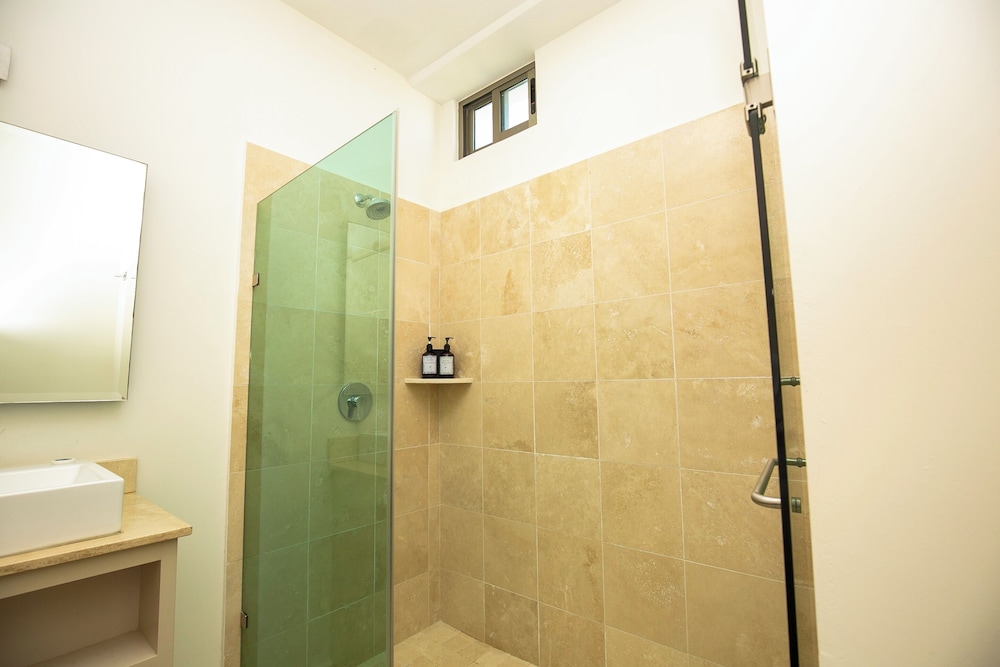 Elegant Condo at Playa Brujas