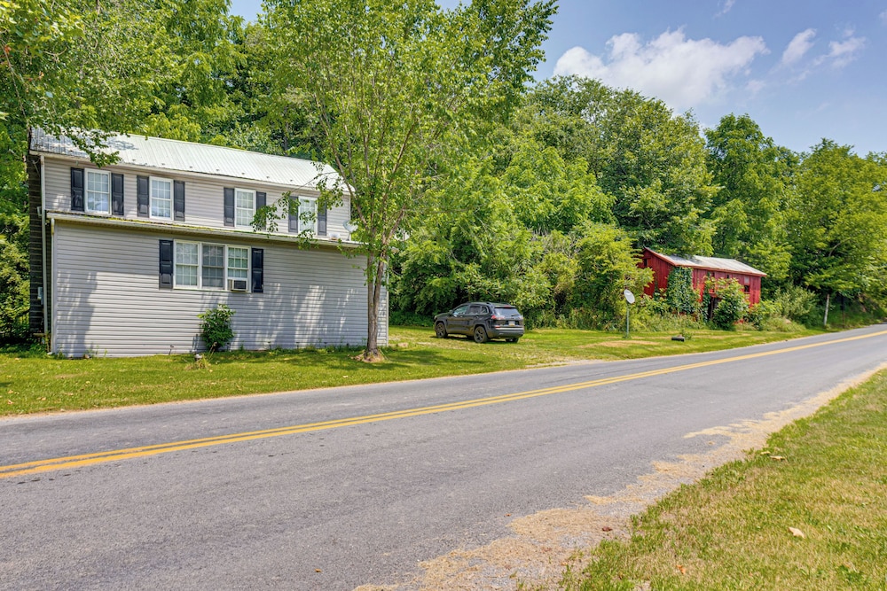 Honey Bee Farm On-site: Susquehanna Valley Apt!