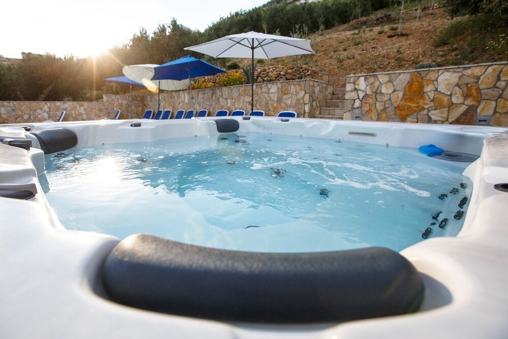 Dusa - With Pool - A1 - I kat view 2