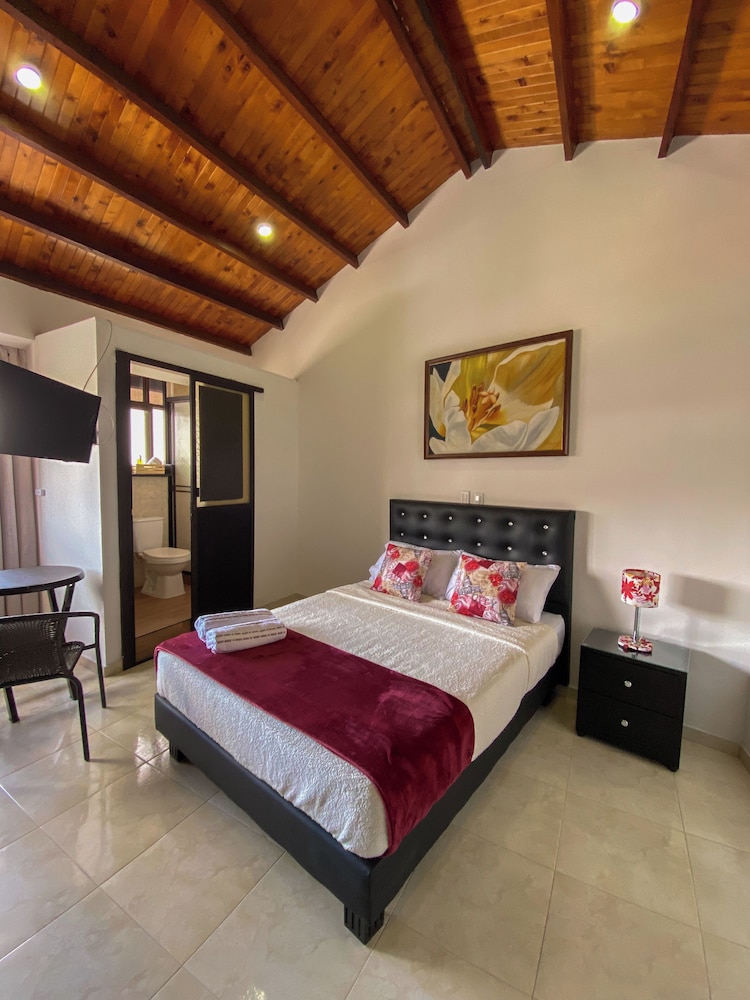 Hostal CaliView Inn