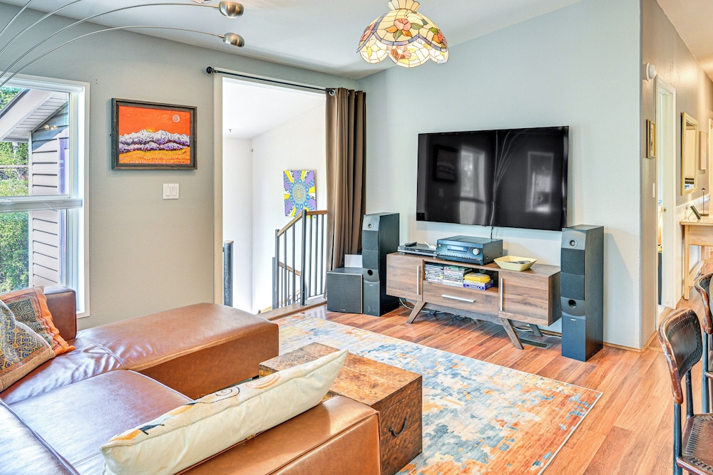 Creekside Buena Vista Retreat: Walk to Main St!