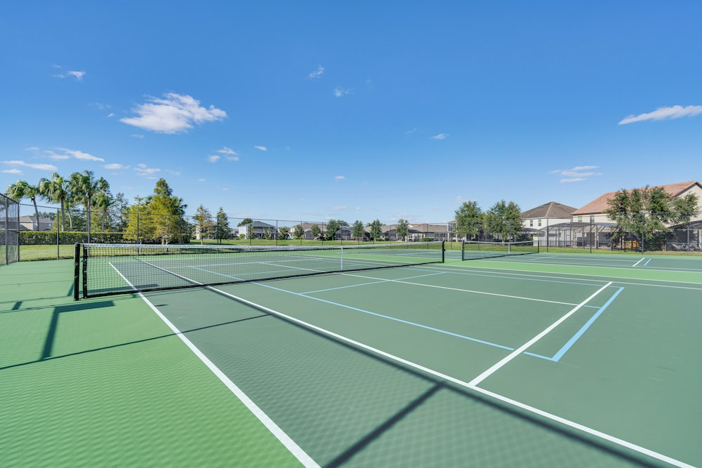 Game Room & Community Perks: Davenport Home!