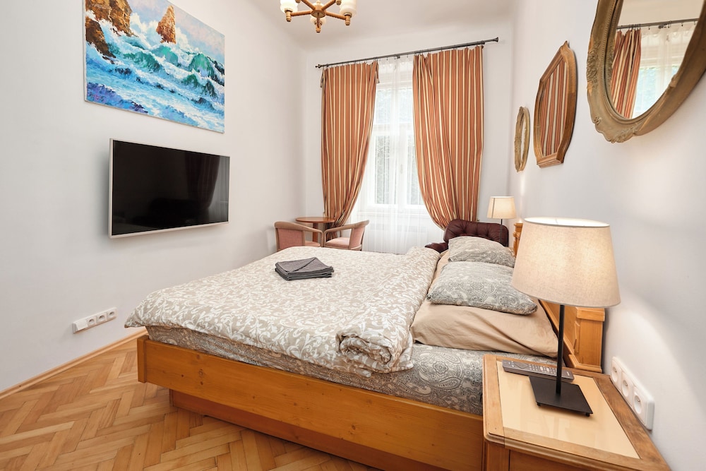 Room & Parking Assistance