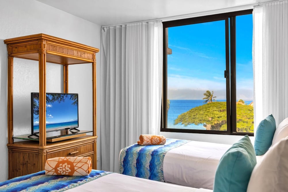 NEW KBM Resorts Free CAR Kaanapali Shores 6th Floor Ocean View Suite Steps to Pool and Beach Ks-616