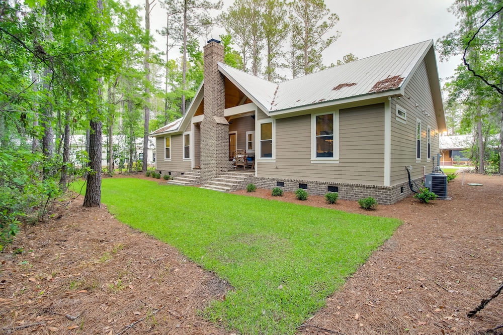 Spacious Midway Cottage w/ Porches, Near Hunting! view 2