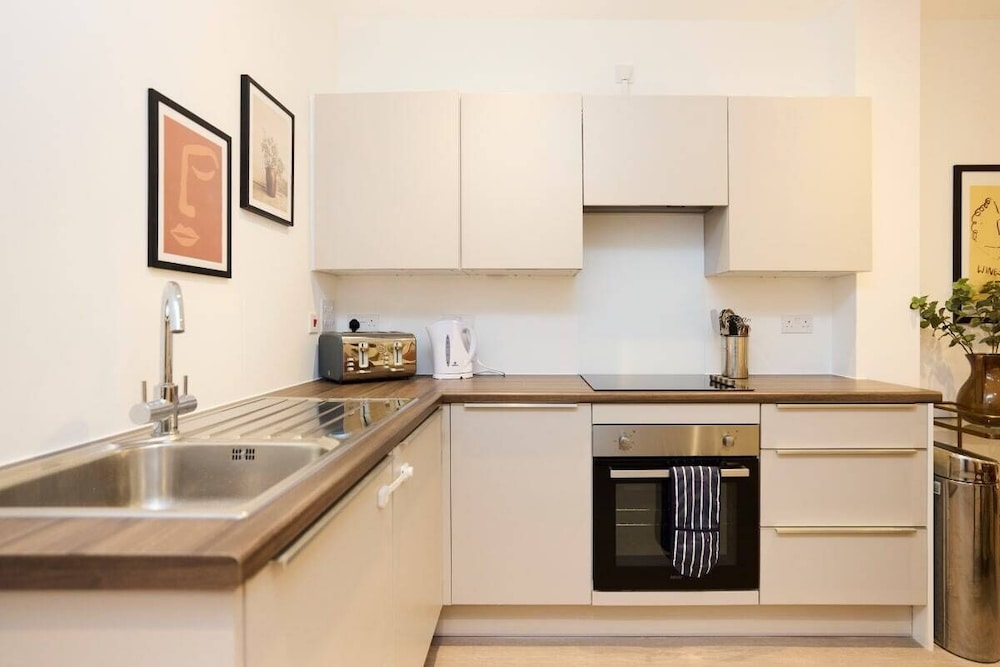 The Mitcham Wonder - Stylish 2bdr Flat view 5