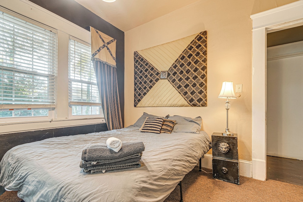 Family Retreat w/ Yard < 1 Mi to Dtwn Durham!