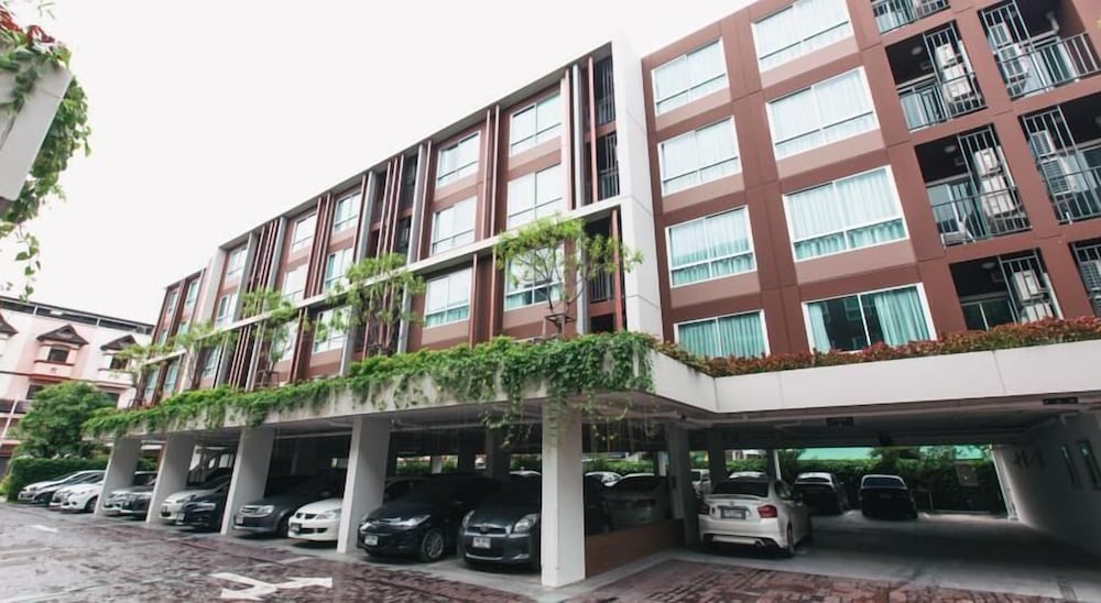 Vienghomnuan Suite Chiang Mai at D.Vieng Condo