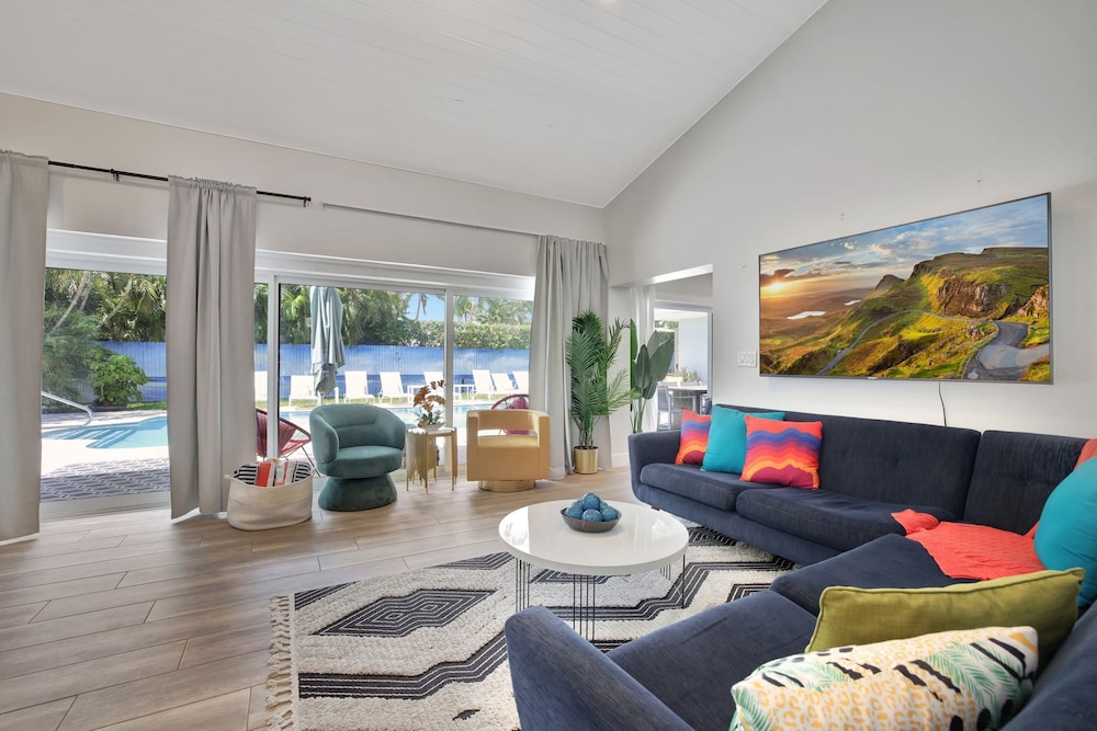 Seabreeze - 6BR Pool and Steps to Beach