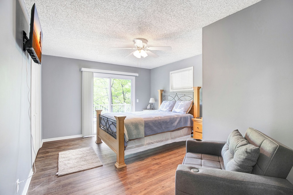 Stunning Views of the 7.5mm, Private Dock, Spacious Decks, Kayaks & More!