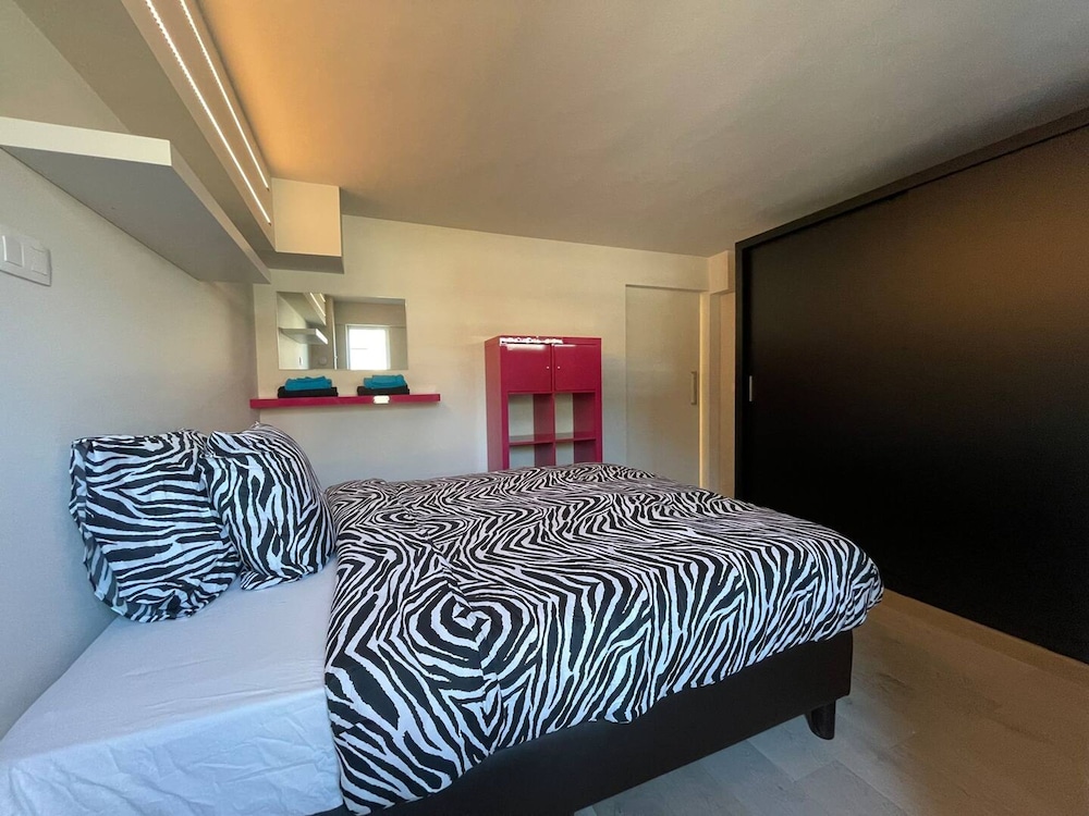 Modern Flat With Garden
