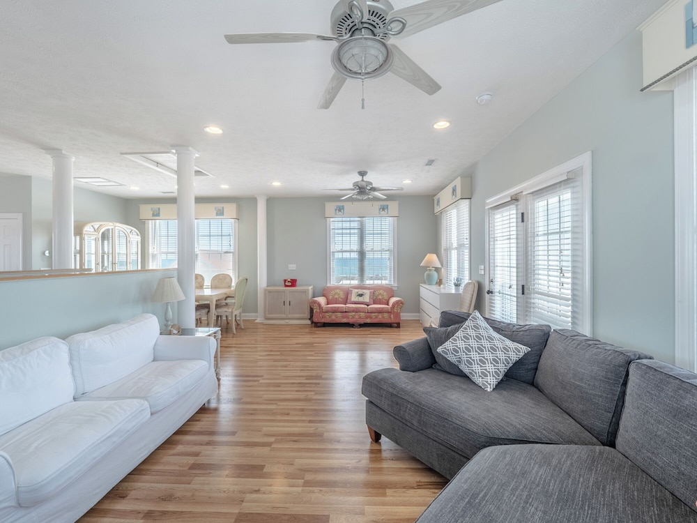 Skipper's Hideout by Topsail Realty