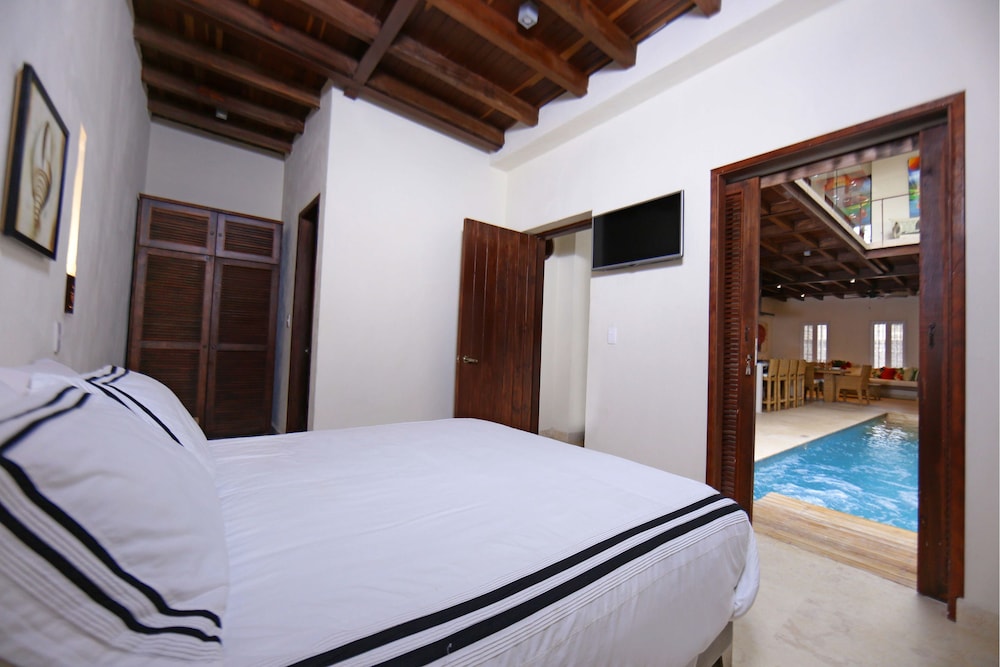 Casa de la Muralla view 2