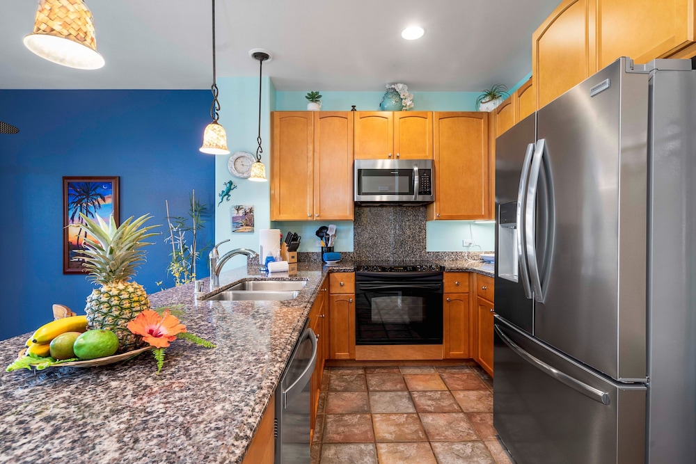 Spacious Top-floor Villa With Stunning Views - Walk to A-bay, Dining & Shops! - Vrkcv