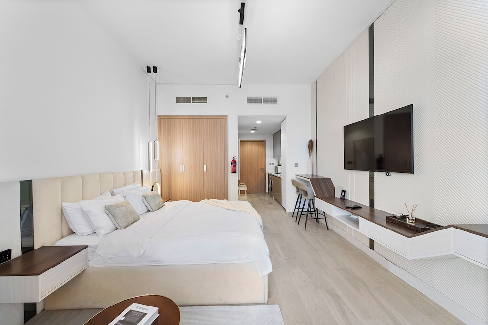 Stylish Studio with Garden Views