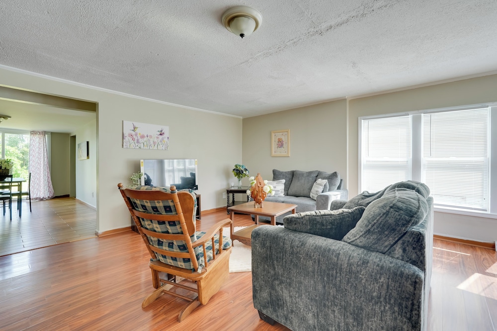 Charming & Convenient Home in Butler