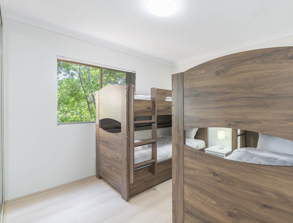 Kozyguru | Homebush West | 3-Beds Apt With Parking