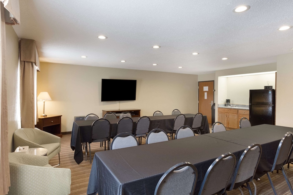 Athens Vacations - Quality Inn - Property Image 21