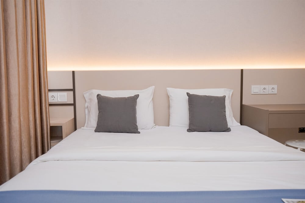 Simply And Cozy Studio Room At Sky House Bsd Apartment
