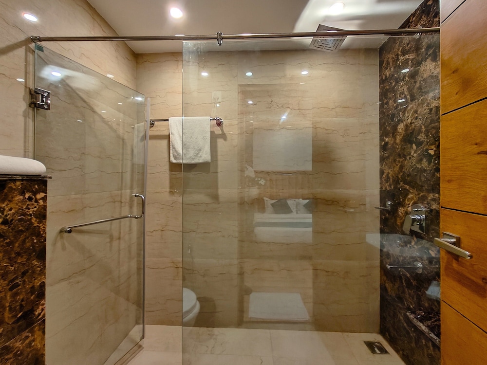 Luxury Inn by Stotrak Hotels