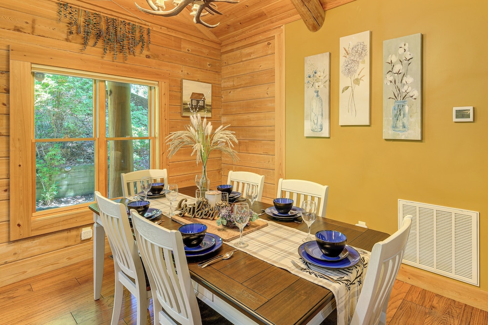 Near Boone-custom Built Cabin: 3 BR 3 BA W/hot Tub