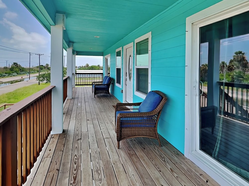 Pura Vida Oasis by Miss Kitty’s