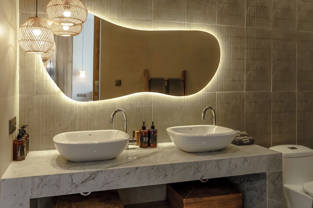 AMO Residences