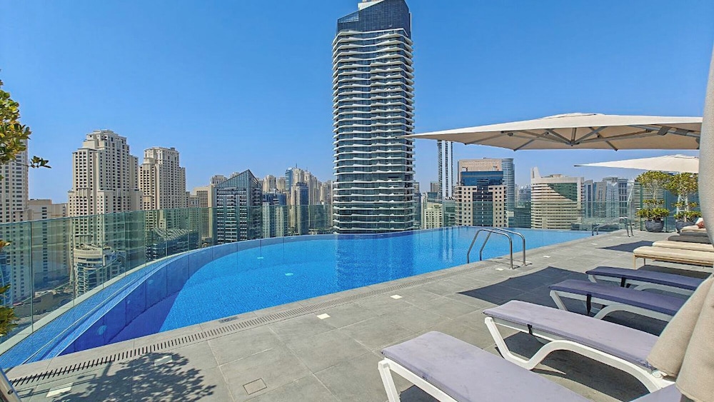 Vogue Condor Star Dubai Marina Pool