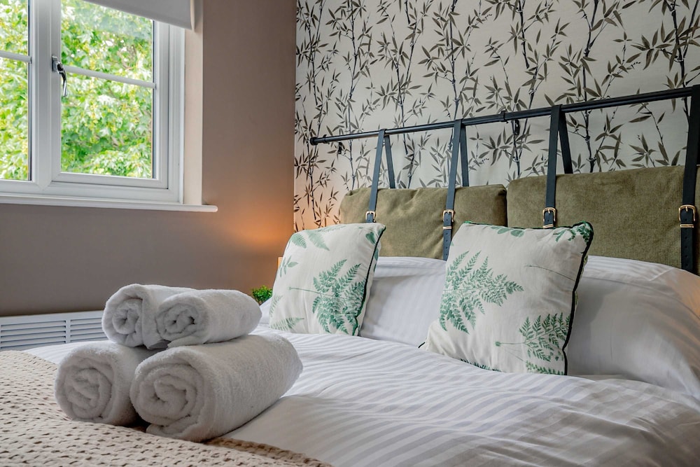 Host Stay Hales Orchard