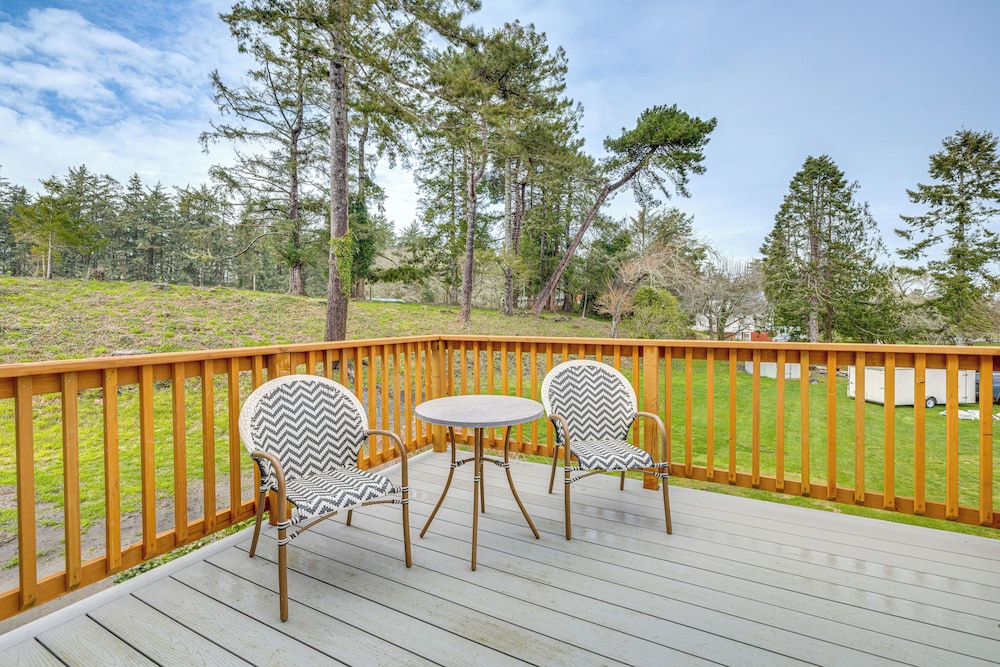 3 Mi to Beach: Oregon North Coast Retreat