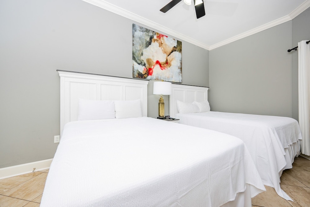 The Oasis 1704 Formerly Phoenix West Ii 1704 3 Bedroom Condo
