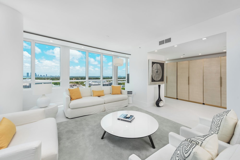 Luxury Vacation Rentals at The Setai by LRMB