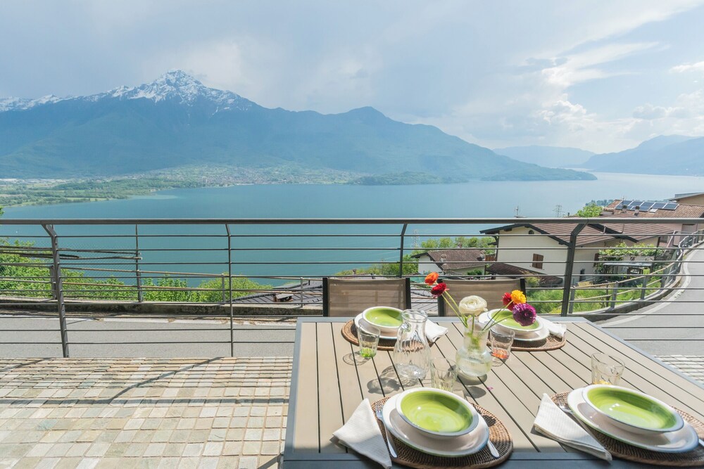 Blooms by the Lake by Rent all Como