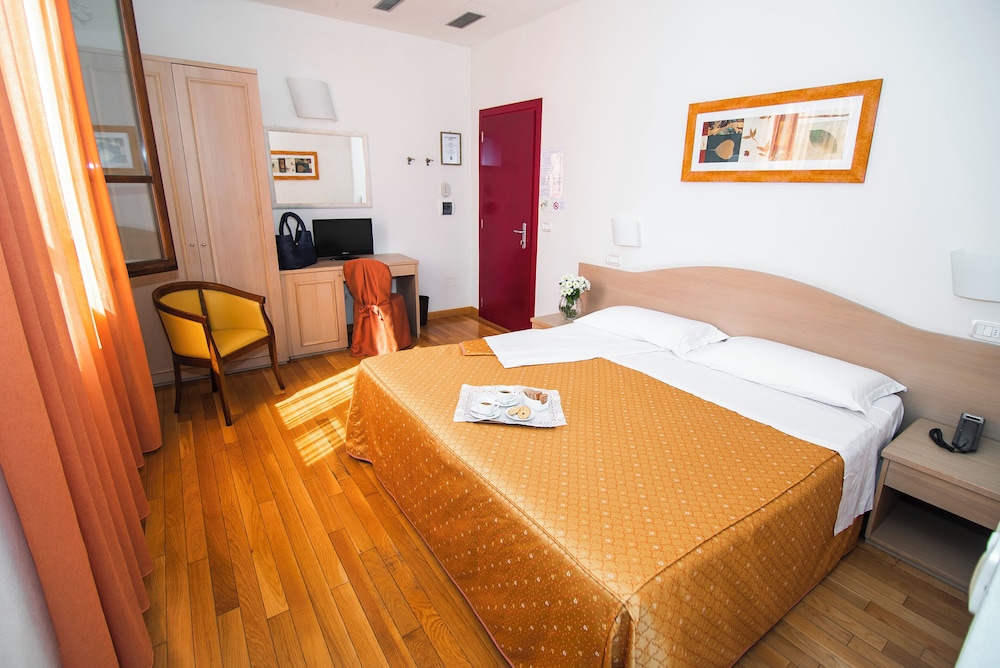 Hotel La Colonna - Image 1