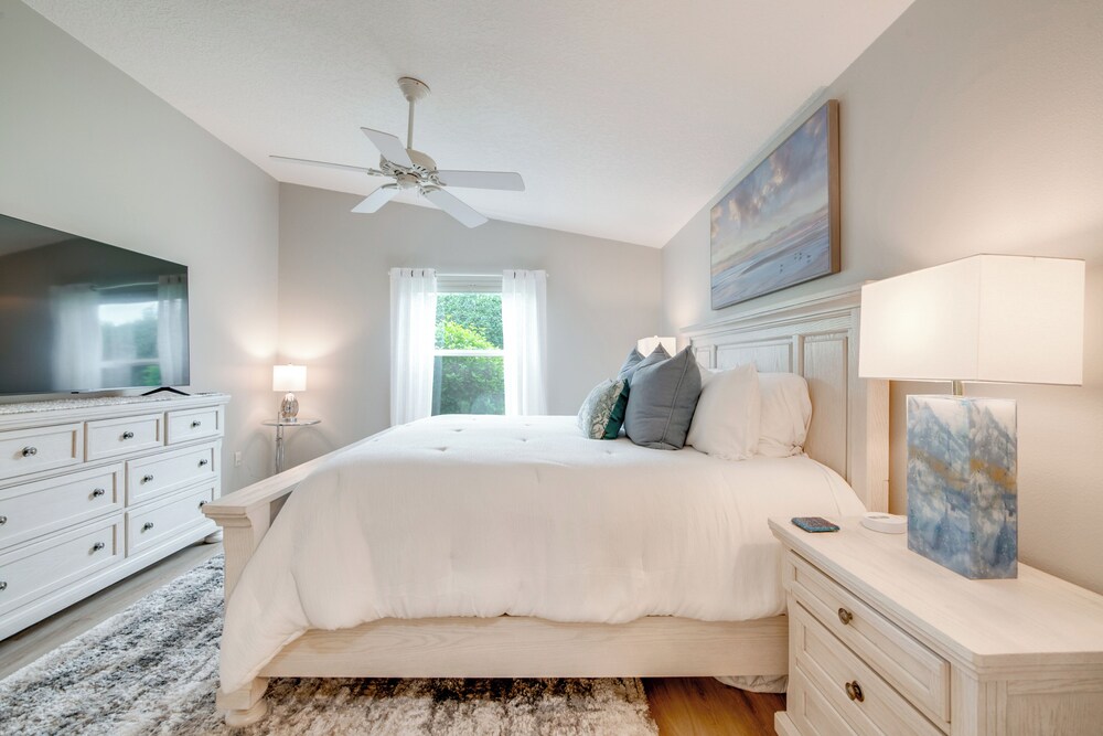 1 Mi to Golf: Home w/ Chic Patio in The Villages