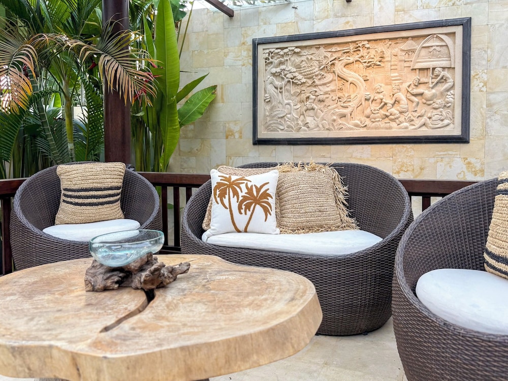 Villa St Calyx by DVH Luxe Retreats 3BR