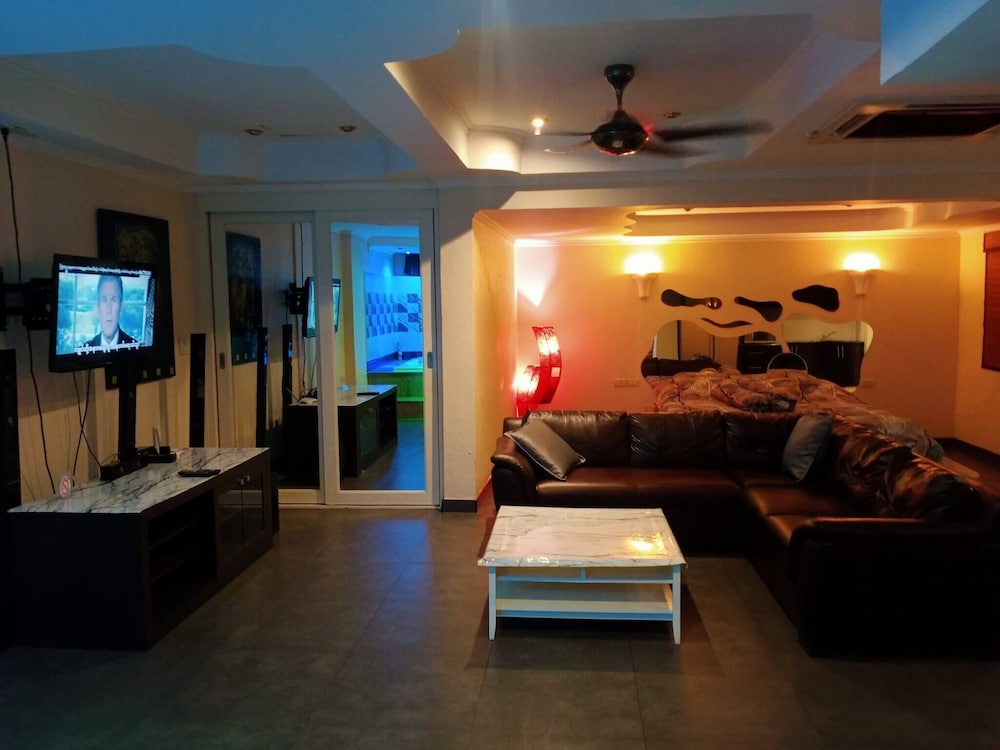 75 sqm Studio Type Jacuzzi Apartment 101a