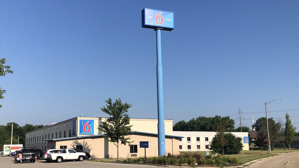 Hotel Motel 6 Peoria, IL - Image 1