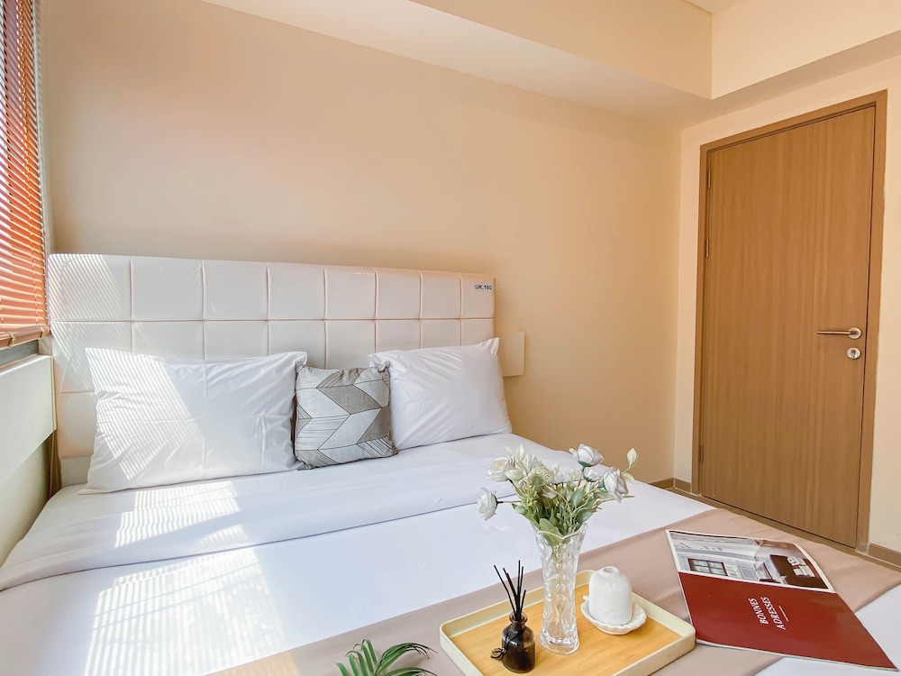 Brand New 1Br With Working Room At Meikarta Apartment